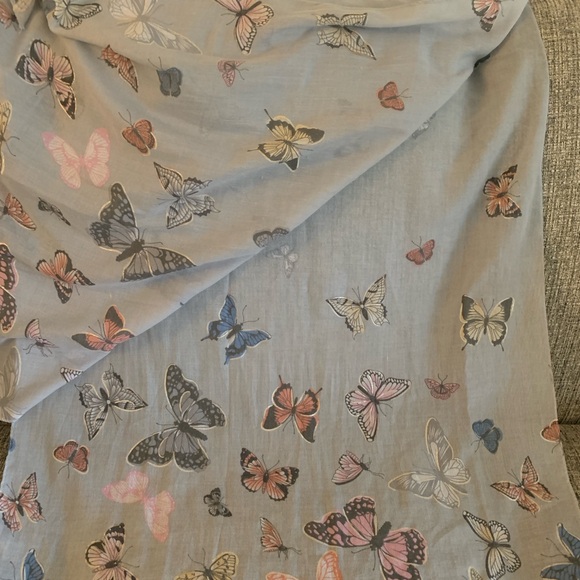 Butterfly scarf - Picture 3 of 3